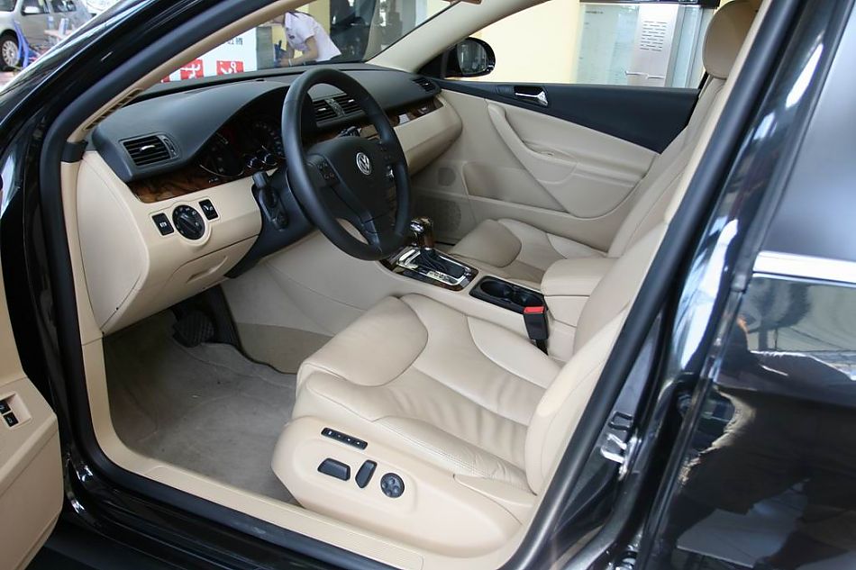 迈腾2.0TSI舒适型手自一体内饰图片