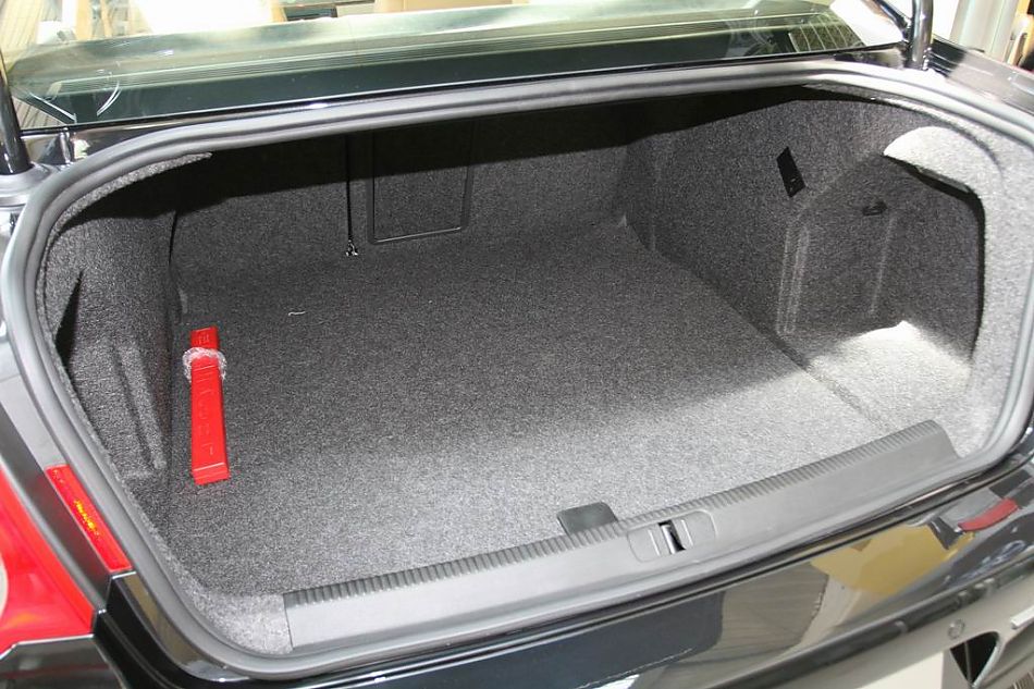 迈腾2.0TSI舒适型手自一体外观