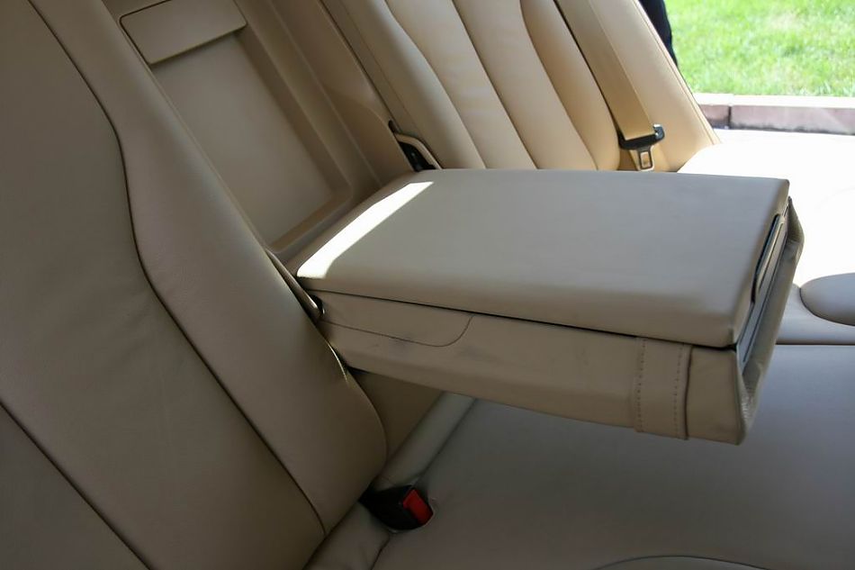 迈腾1.8TSI舒适型手动版内饰