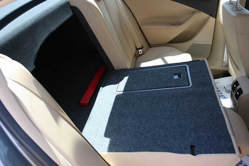 迈腾1.8TSI舒适型手动版内饰