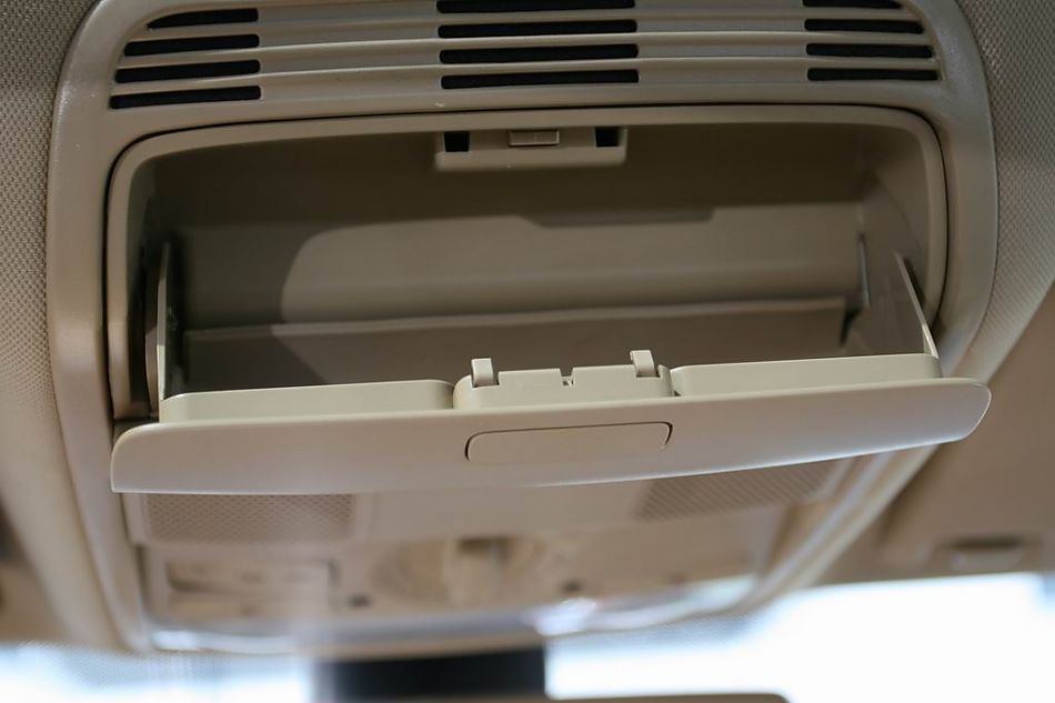 迈腾1.8TSI手自一体豪华型导航版内饰