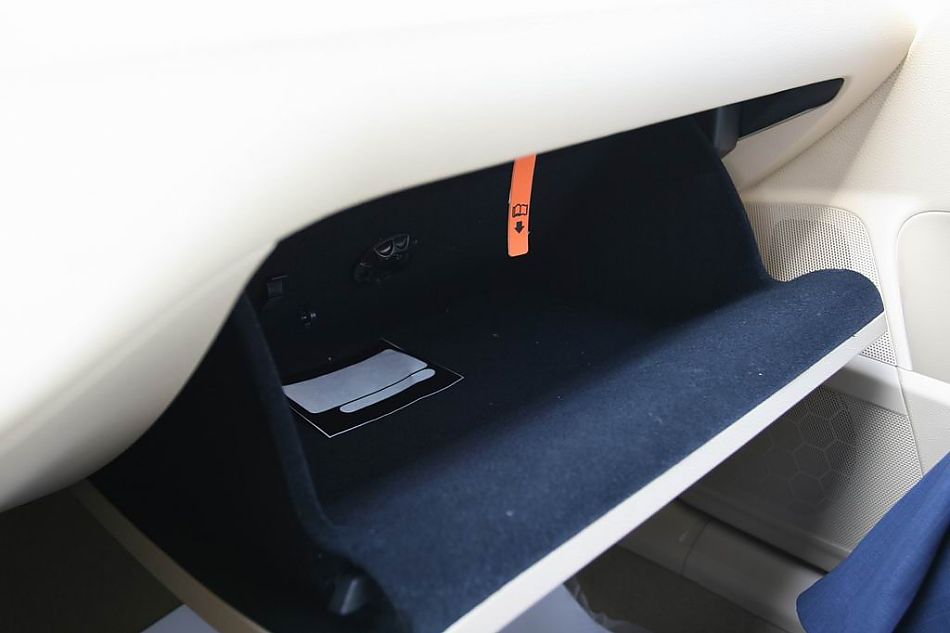 迈腾1.8TSI手自一体豪华型导航版内饰