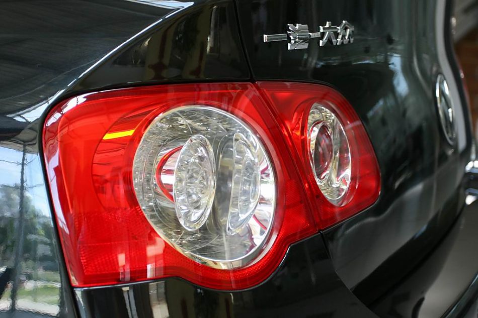 迈腾2.0TSI舒适型手自一体外观