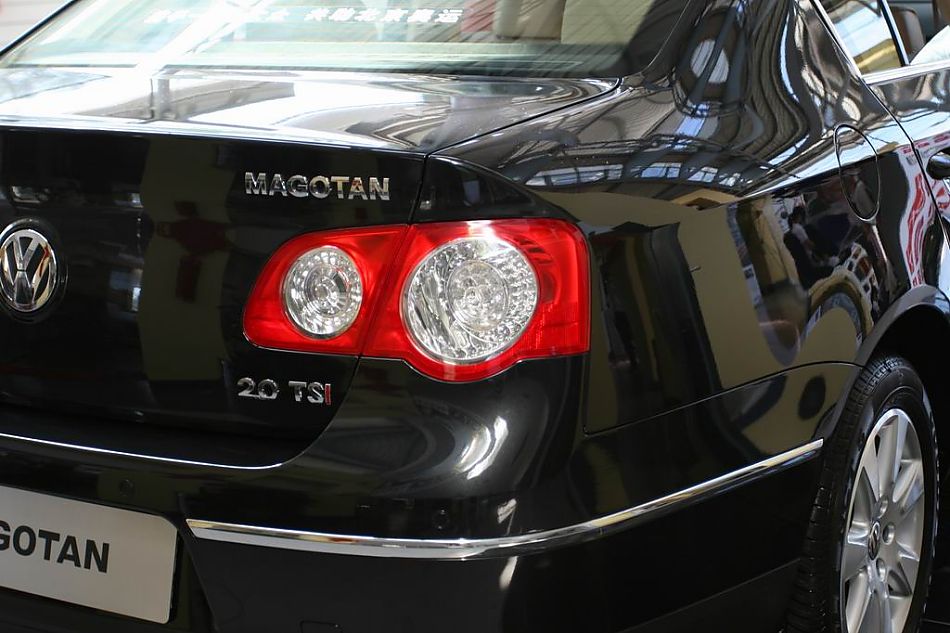 迈腾2.0TSI舒适型手自一体外观