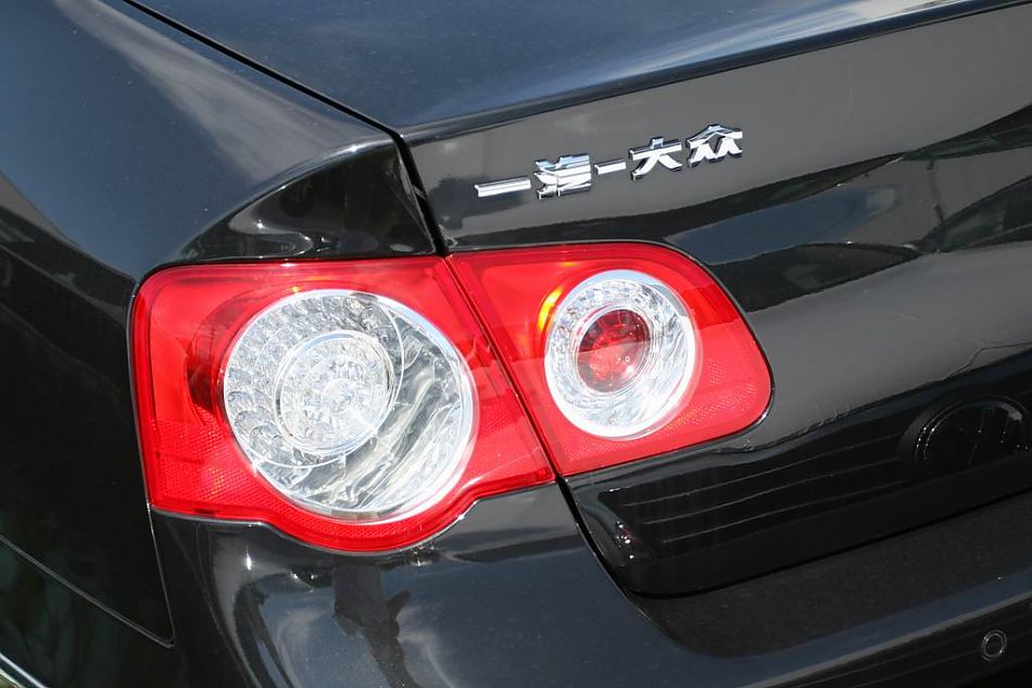 迈腾2.0TSI舒适型手自一体外观