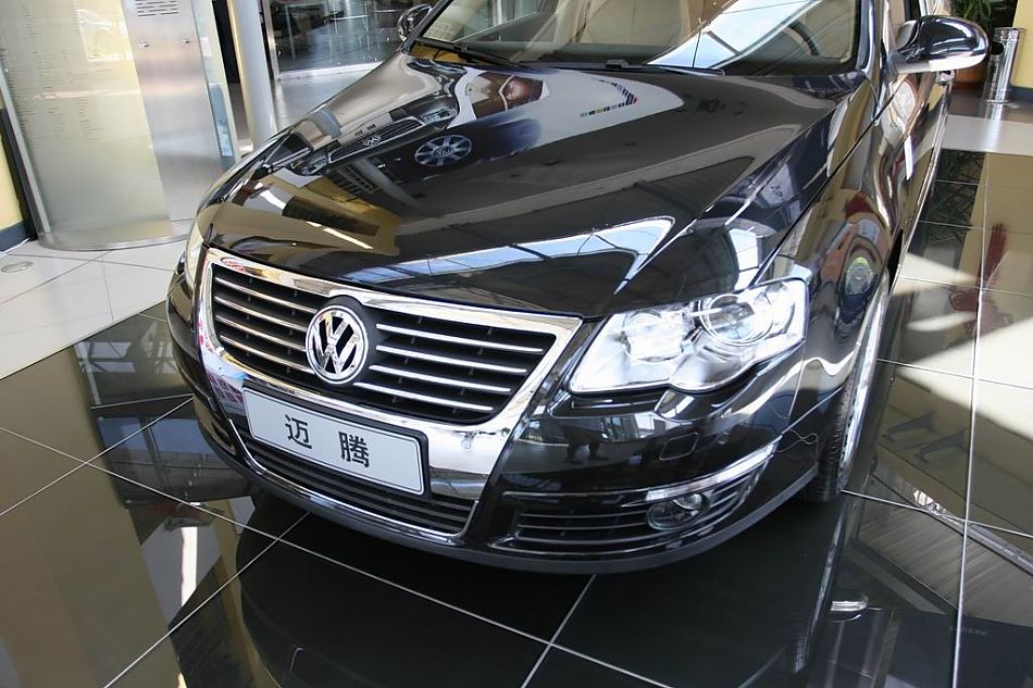 迈腾2.0TSI舒适型手自一体外观