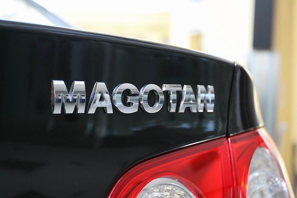 迈腾2.0TSI舒适型手自一体外观