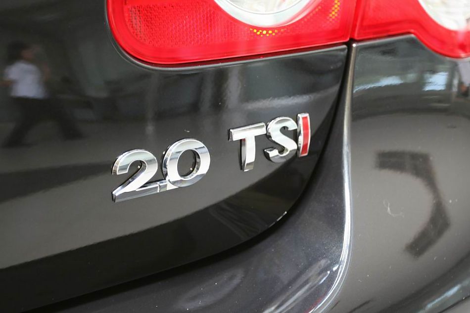 迈腾2.0TSI舒适型手自一体外观