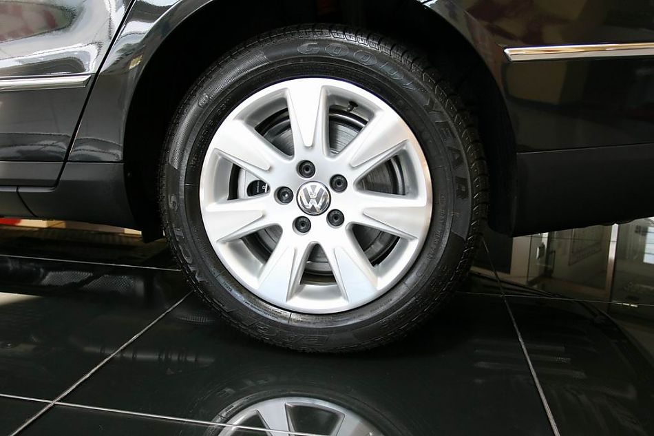 迈腾2.0TSI舒适型手自一体外观