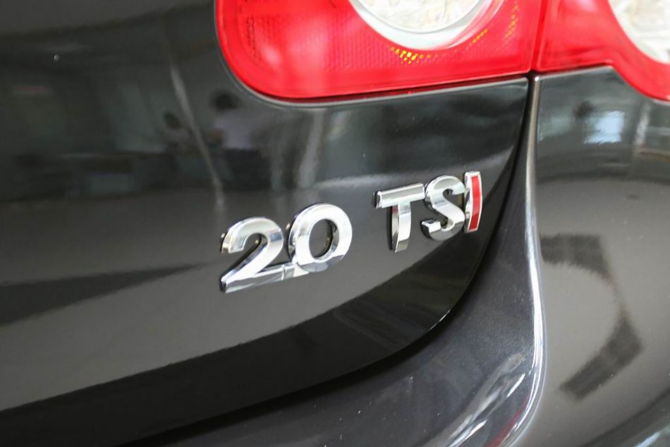 迈腾2.0TSI舒适型手自一体外观