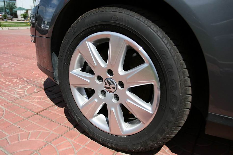 迈腾1.8TSI舒适型手动版外观