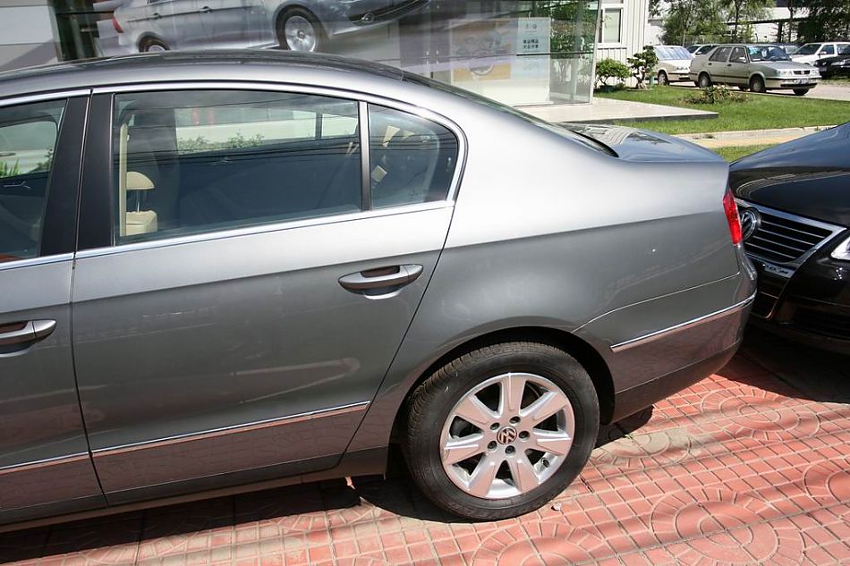 迈腾1.8TSI舒适型手动版外观