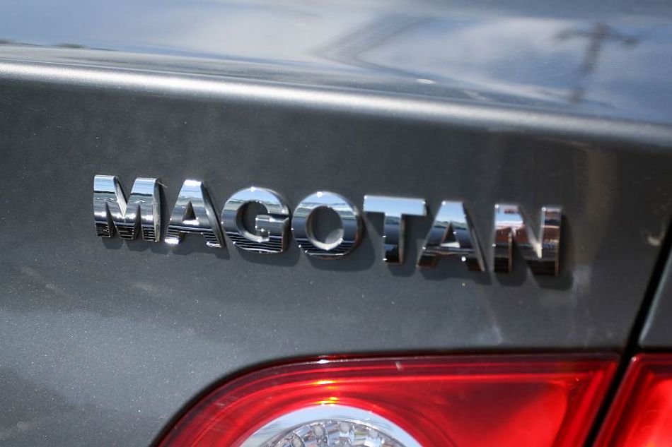 迈腾1.8TSI舒适型手动版外观