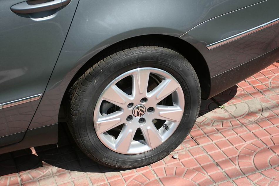 迈腾1.8TSI舒适型手动版外观