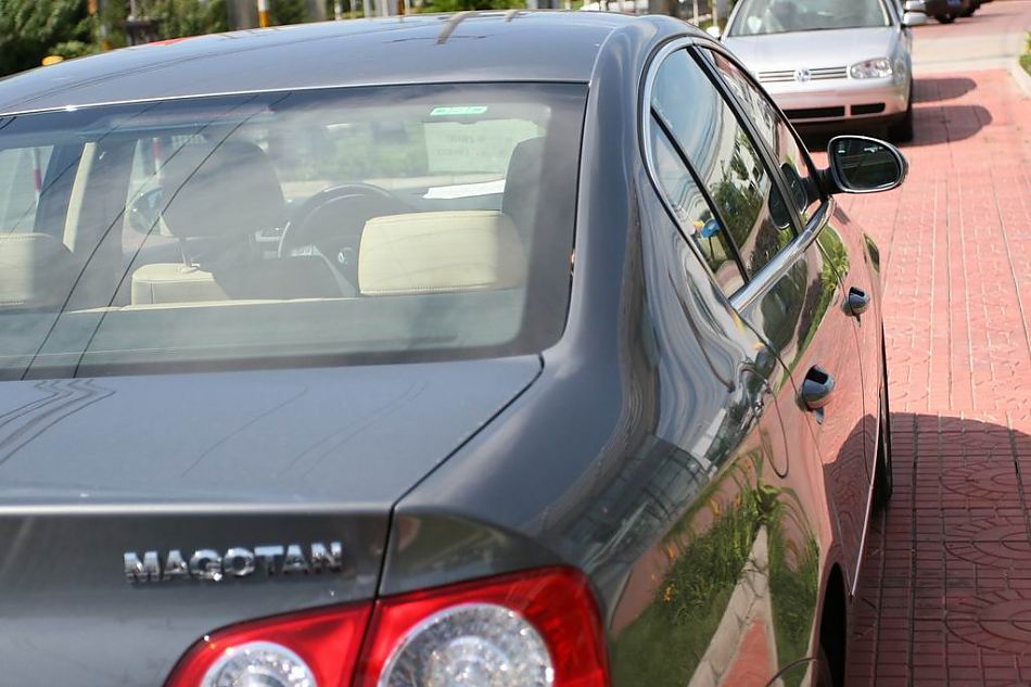 迈腾1.8TSI舒适型手动版外观