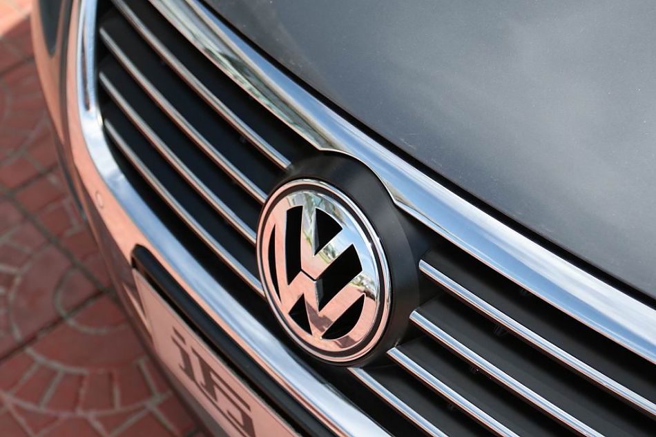 迈腾1.8TSI舒适型手动版外观