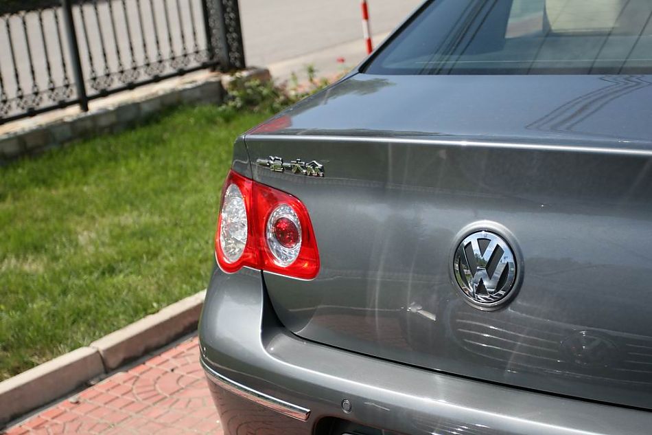 迈腾1.8TSI舒适型手动版外观