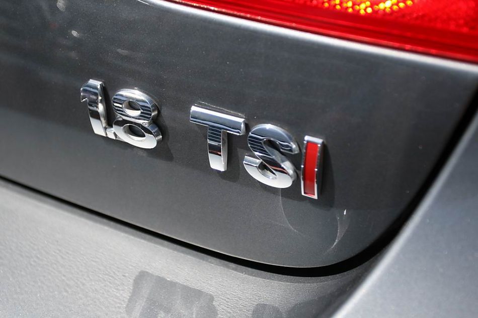 迈腾1.8TSI舒适型手动版外观