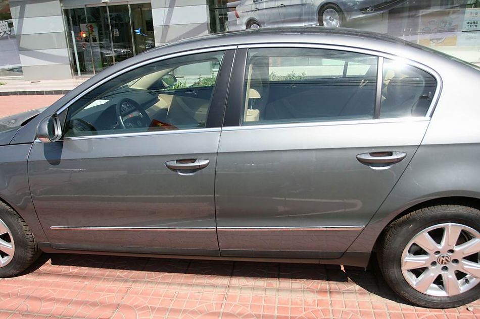 迈腾1.8TSI舒适型手动版外观