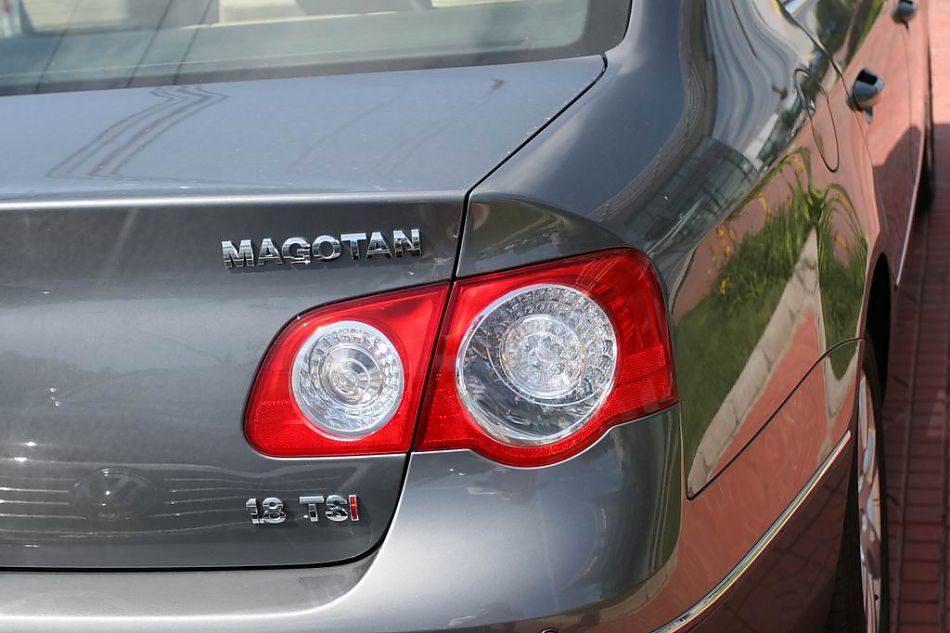 迈腾1.8TSI舒适型手动版外观