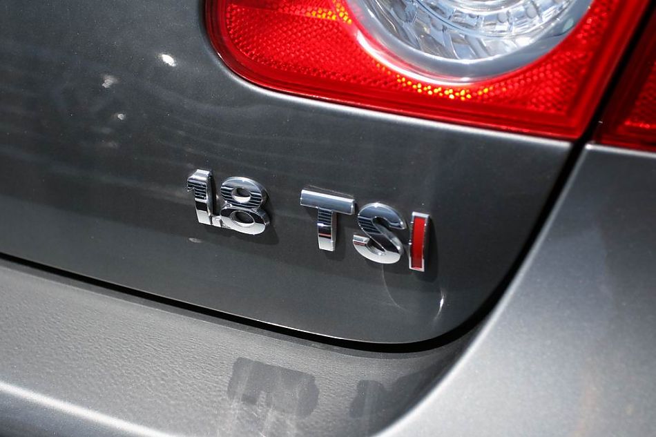 迈腾1.8TSI舒适型手动版外观