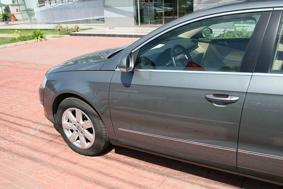 迈腾1.8TSI舒适型手动版外观