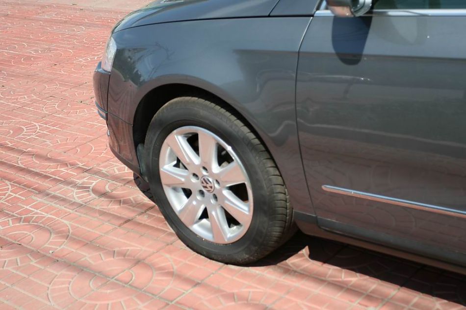 迈腾1.8TSI舒适型手动版外观