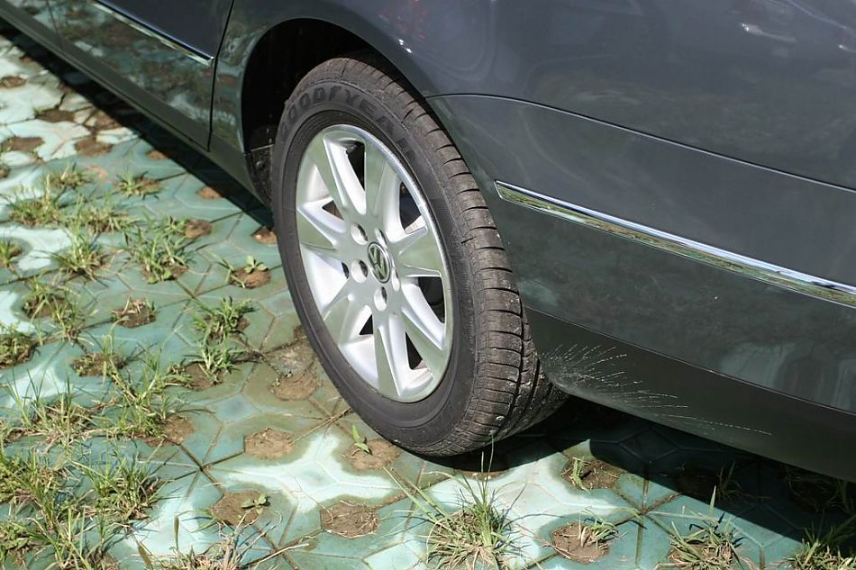 迈腾1.8TSI舒适型手动版外观