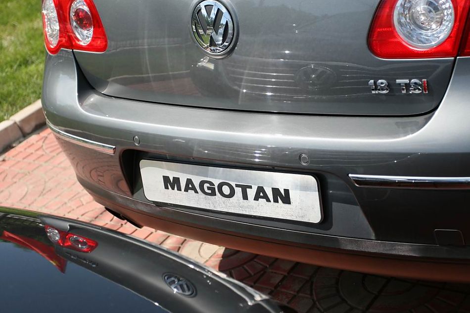 迈腾1.8TSI舒适型手动版外观