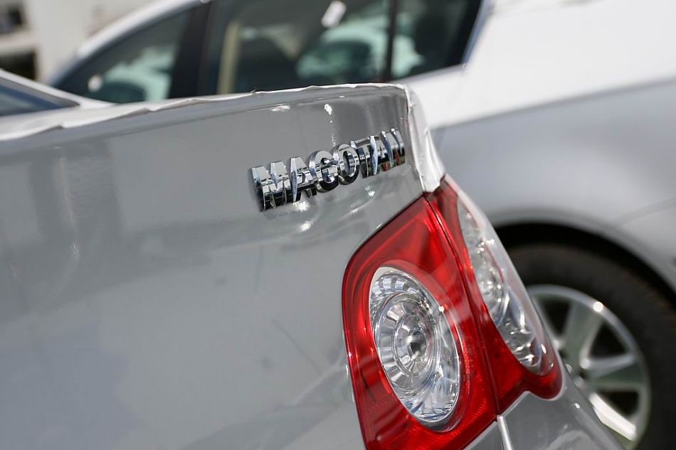 迈腾1.8TSI舒适型手动版外观