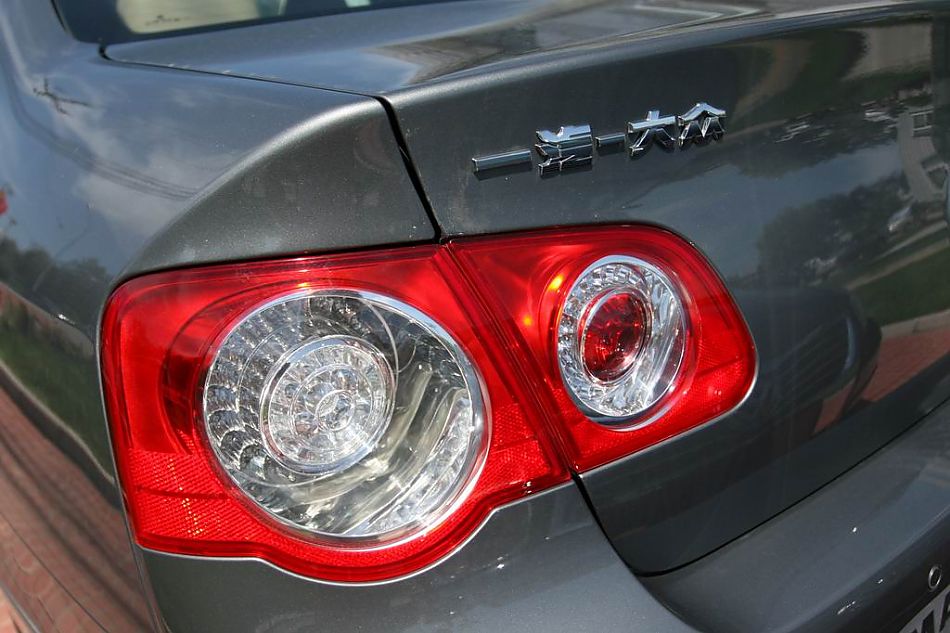 迈腾1.8TSI舒适型手动版外观