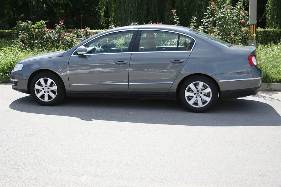 迈腾1.8TSI舒适型手动版外观