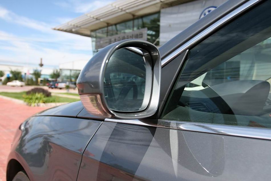 迈腾1.8TSI舒适型手动版外观