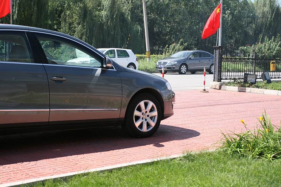 迈腾1.8TSI舒适型手动版外观