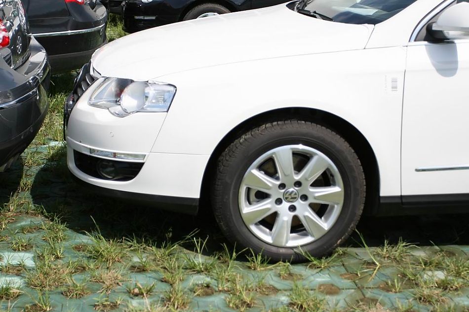 迈腾1.8TSI舒适型手自一体外观