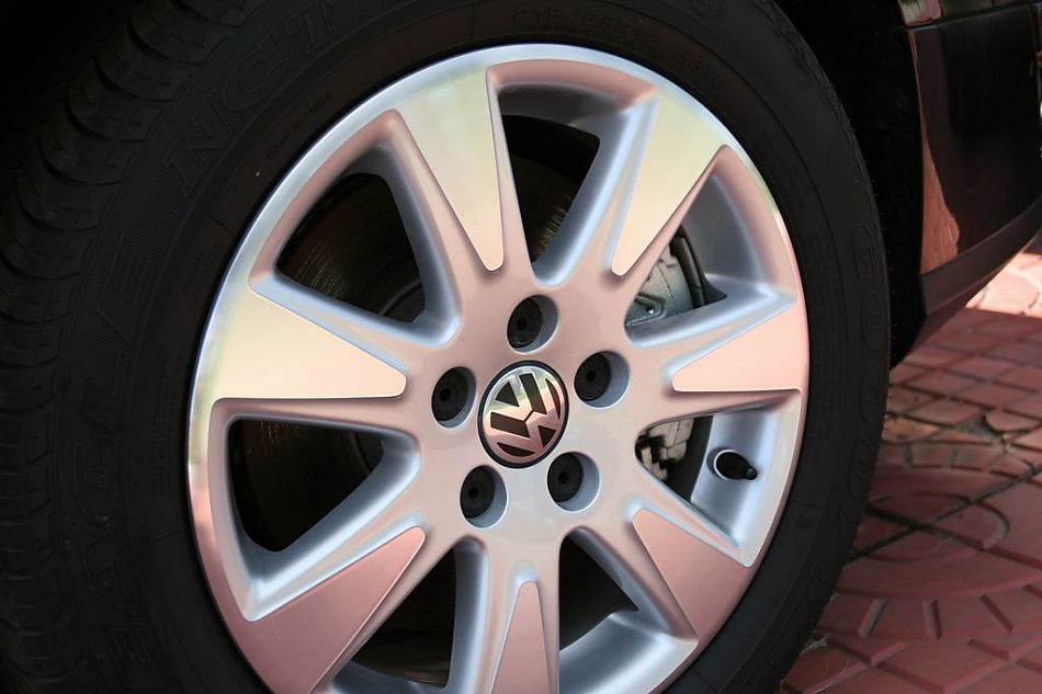 迈腾2.0标准型手动挡外观图