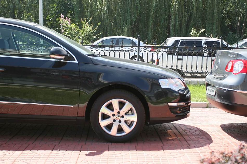 迈腾2.0标准型手动挡外观图