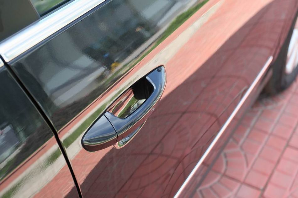 迈腾2.0标准型手动挡外观图