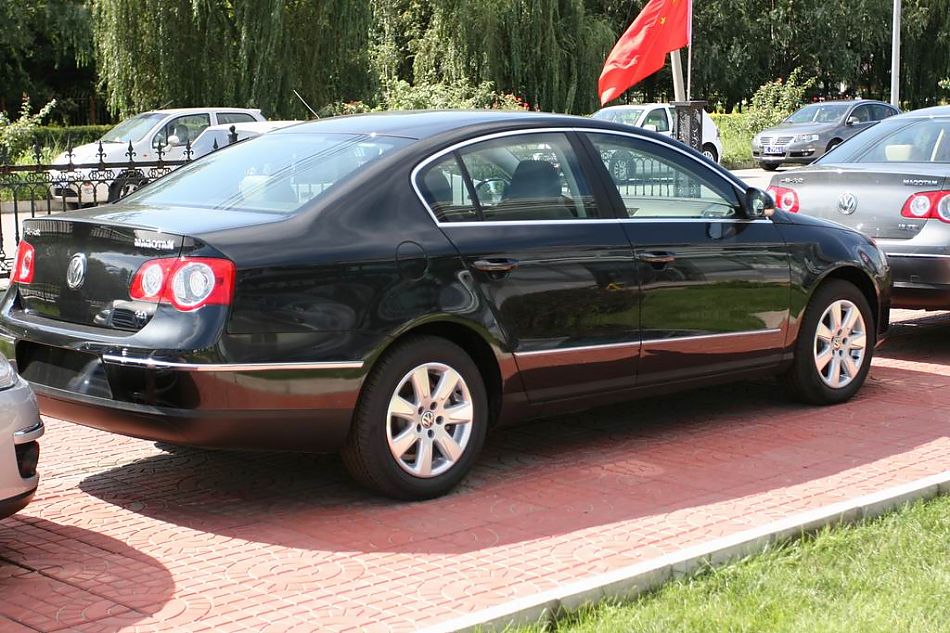 迈腾2.0标准型手动挡外观图