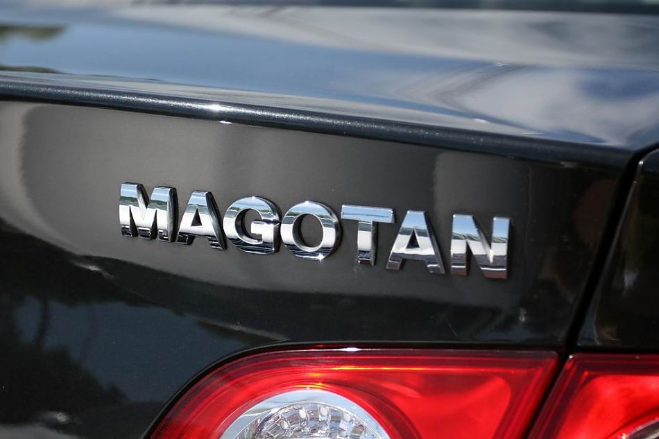 迈腾2.0标准型手动挡外观图