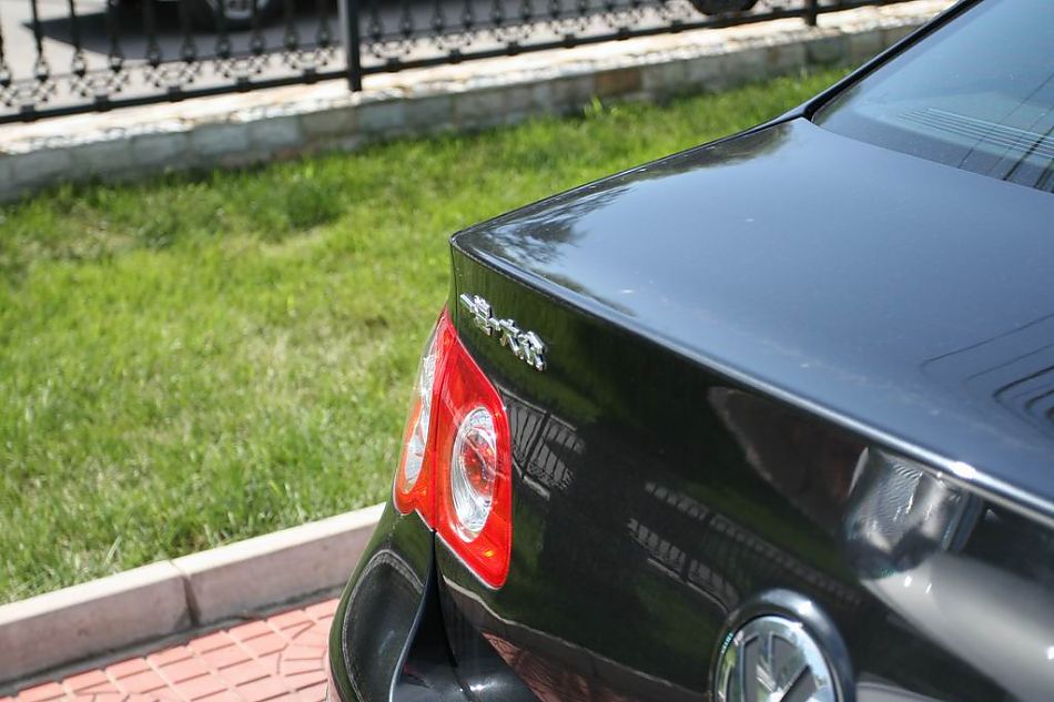 迈腾2.0标准型手动挡外观图