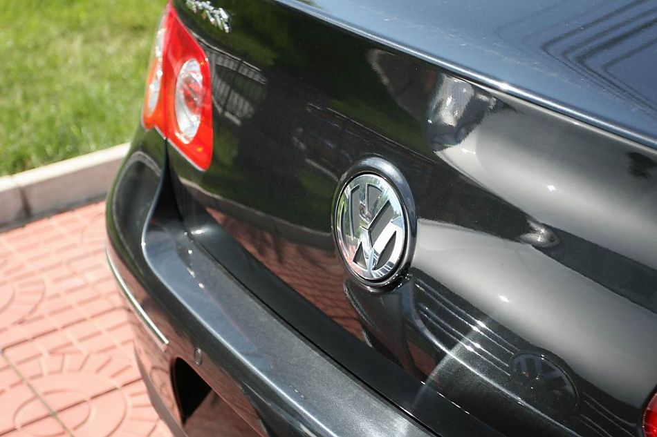 迈腾2.0标准型手动挡外观图