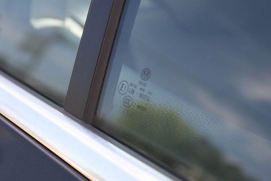 迈腾2.0标准型手动挡外观图