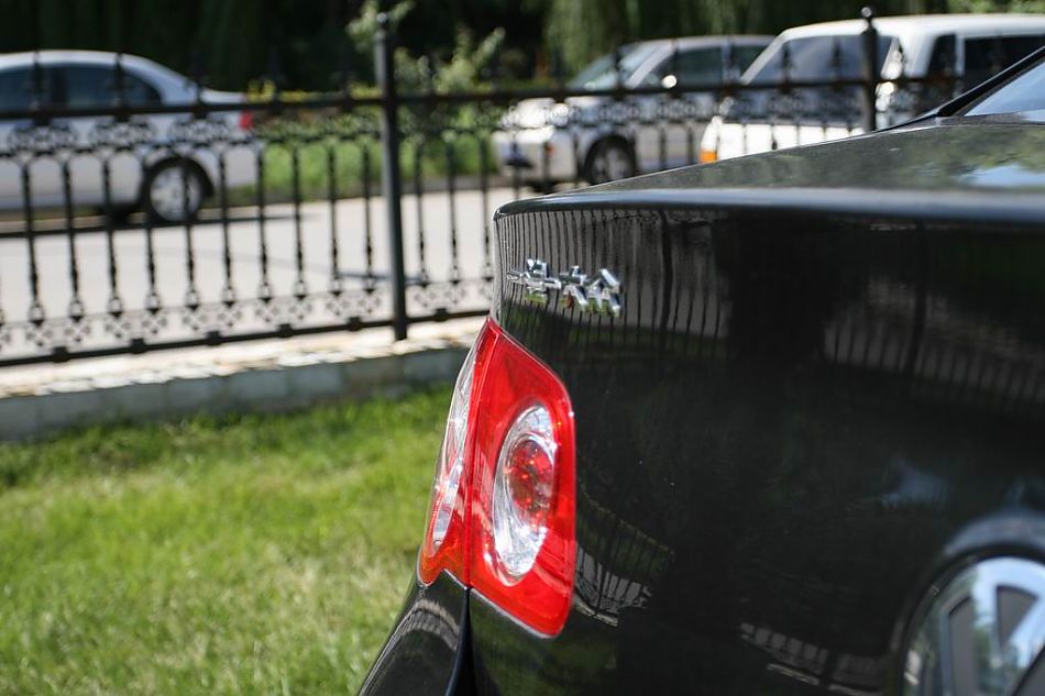 迈腾2.0标准型手动挡外观图