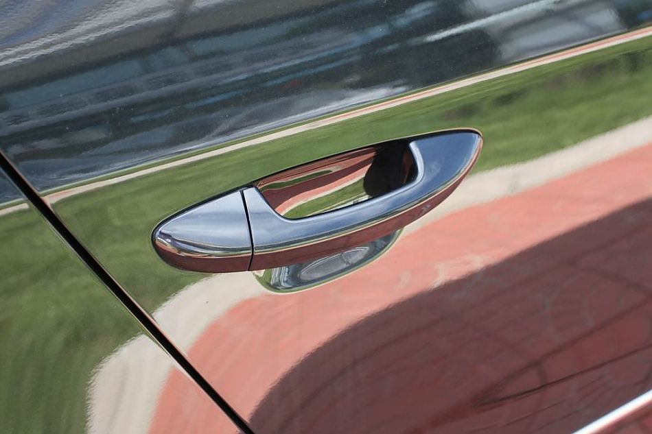 迈腾2.0标准型手动挡外观图