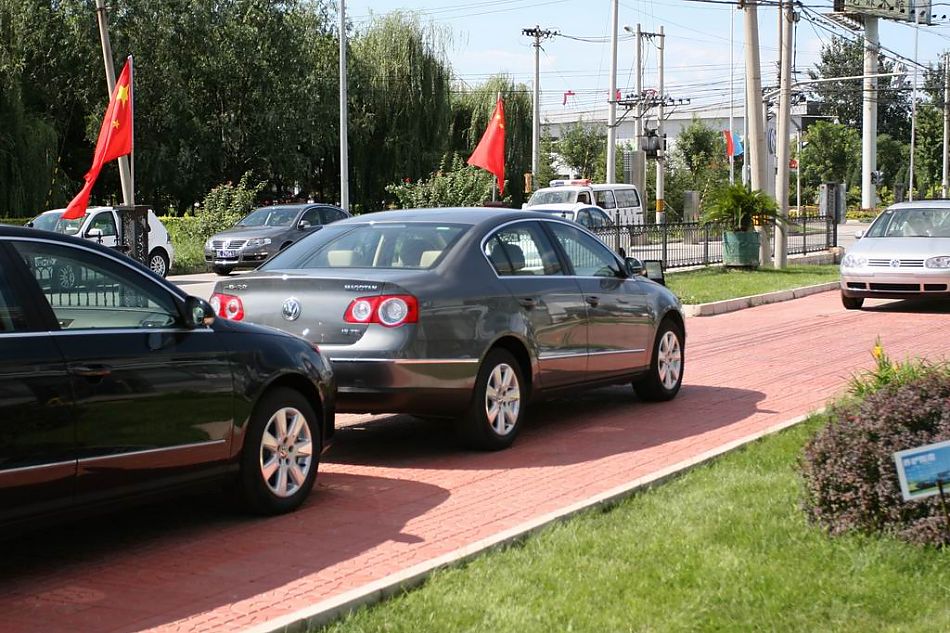 迈腾2.0标准型手动挡外观图