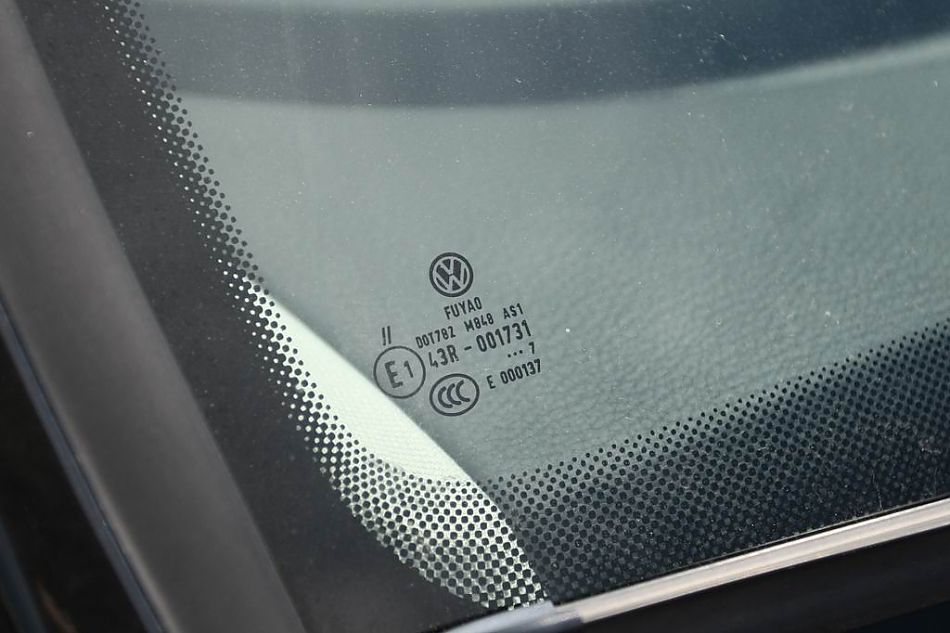 迈腾2.0标准型手动挡外观图