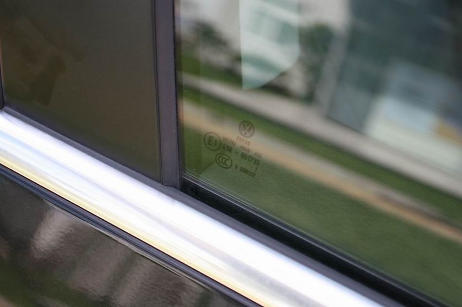 迈腾2.0标准型手动挡外观图