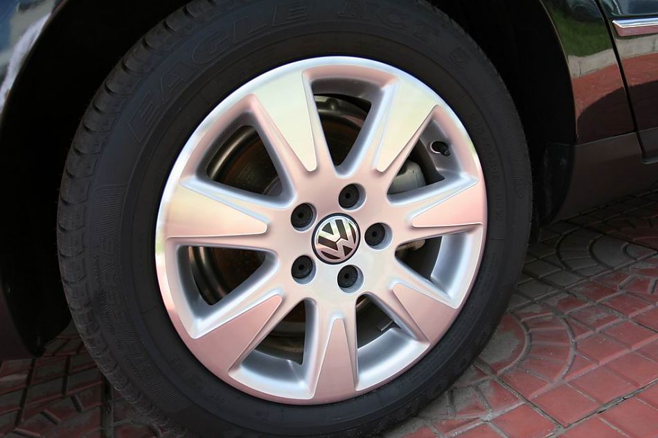 迈腾2.0标准型手动挡外观图