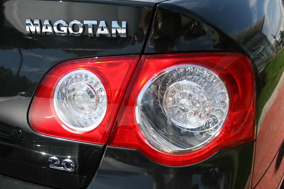 迈腾2.0标准型手动挡外观图